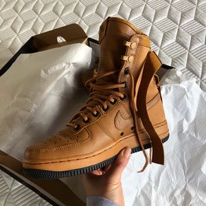 Nike Wmns Special Field Air Force 1 EU 38 US 7